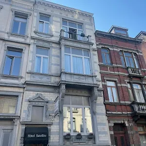 Hotell Satellite **